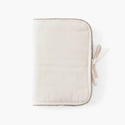 Carré Blanc Protège carnet de santé gaze de coton Bienvenue naturel|Enfant Accessoires|Nouveautés Bébénew