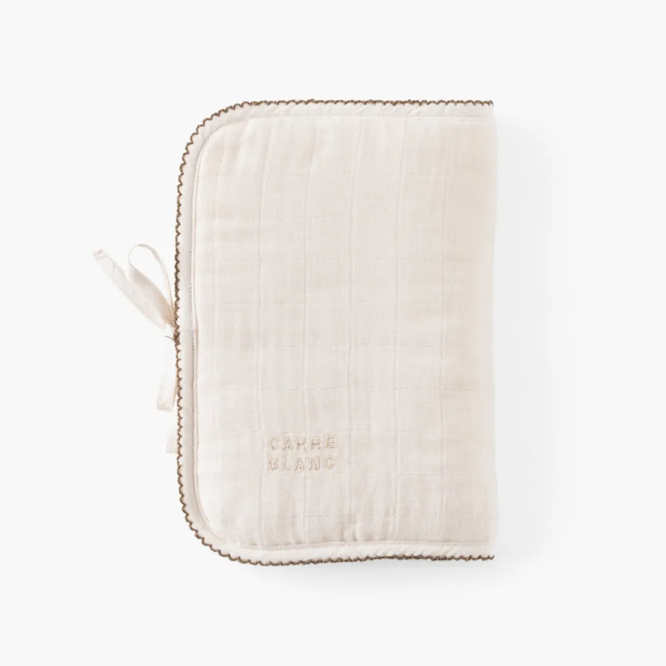 Carré Blanc Protège carnet de santé gaze de coton Bienvenue naturel|Enfant Accessoires|Nouveautés Bébénew